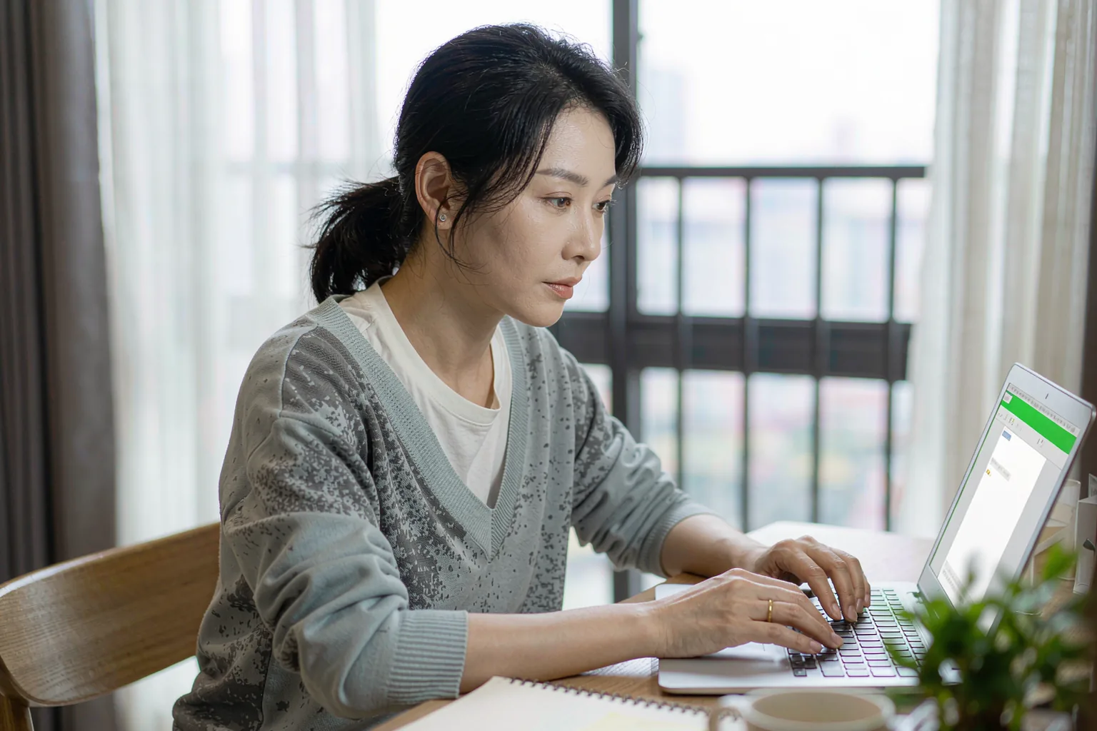 AI 生意助手四个模块，先开哪个：不看它多能干，看它错了谁兜底